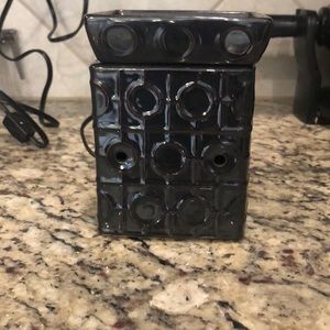 Full Sized Scentsy Warmer. Onyx.